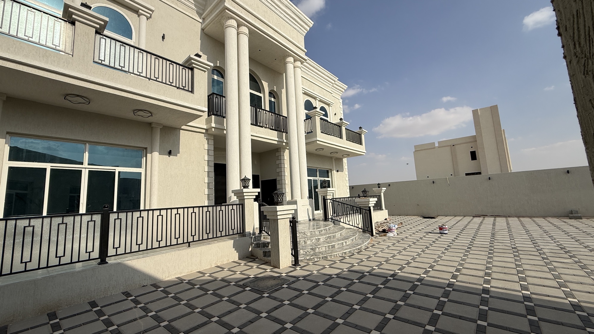 City Bridge villa courtyard